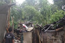 Hujan Disertai Angin Kencang, 4 Rumah Rusak Tertimpa Pohon Tumbang