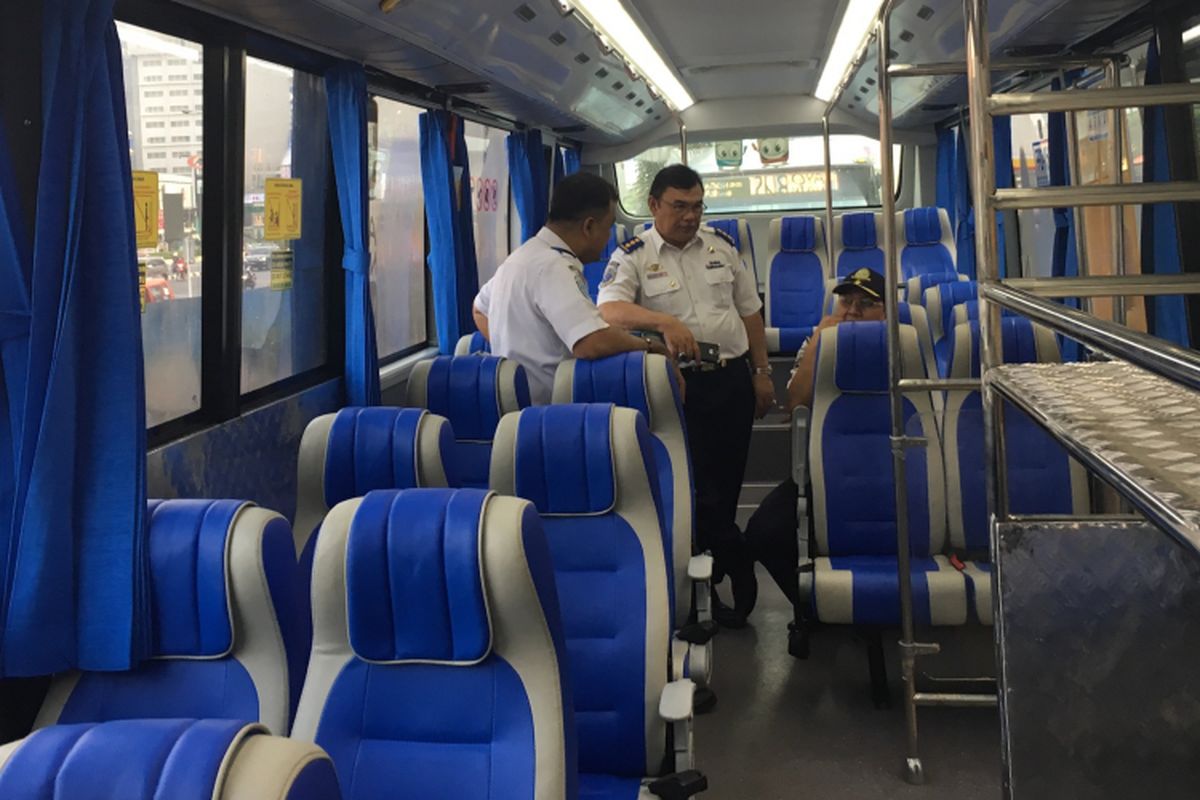 Bus Transjabodetabek Premium rute Mega Bekasi City ke Plaza Senayan diuji coba, Kamis (7/9/2017).