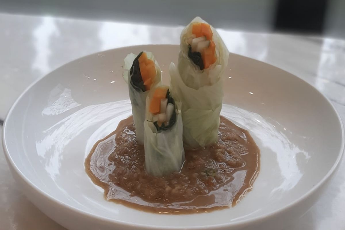 Menu sehat buka puasa, salad tradisional Indonesia.