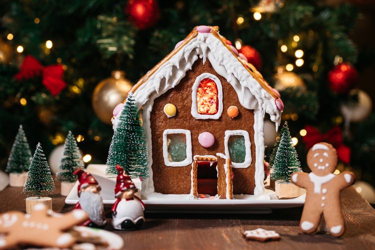 ilustrasi dekorasi Natal, rumah kue jahe. Kumpulan ucapan selamat Natal 2023 dalam bahasa Inggris.
