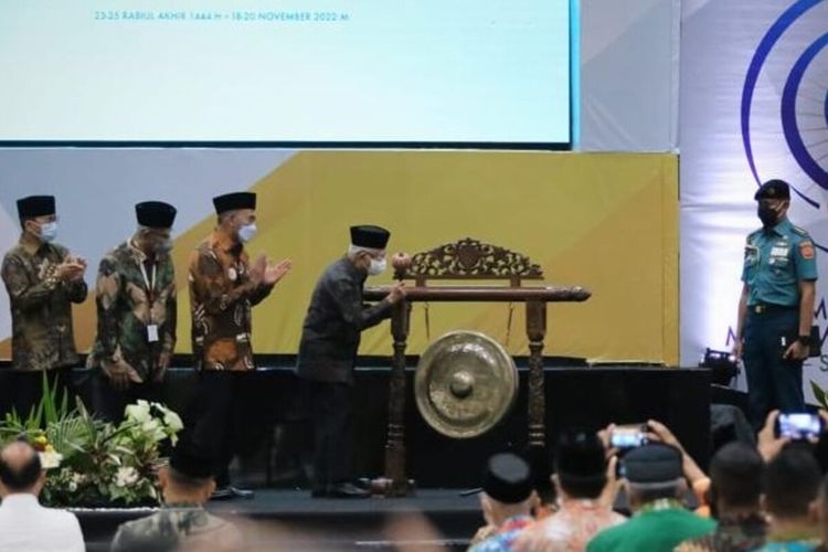 Wakil Presiden KH Ma'ruf Amin menutup Muktamar ke-48 Muhammadiyah dan Aisyiyah di Edutorium Universitas Muhammadiyah Surakarta (UMS), Jawa Tengah, Minggu (20/11/2022) malam.