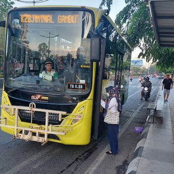Ilustrasi transportasi publik di perkotaan. 