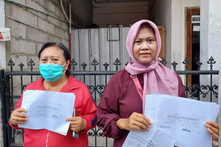 Dua orang yang menjadi korban penipuan oleh seorang perempuan berinisial RF, warga RT07/RW08, Gembor, Periuk, Kota Tangerang, saat ditemui, Kamis (9/12/2021).