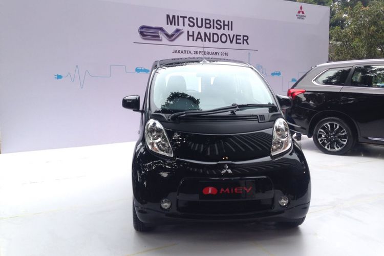 Mitsubishi i-Miev yang diserahkan kepada Pemerintah Indonesia