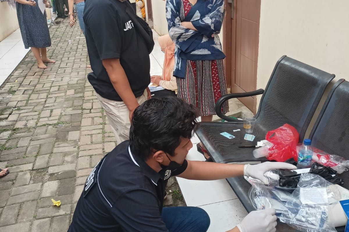 Polsek Jatisampurna melakukan razia di indekos di daerah Kelurahan Jatirangga, Rabu (24/11/2021)
