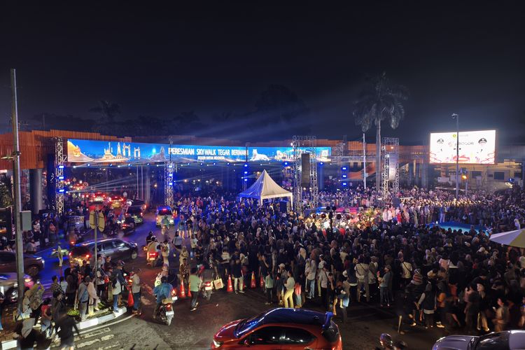 Bupati Bogor Izinkan PKL Boleh Jualan Malam di Alun-alun Tegar Beriman, Ini Syaratnya