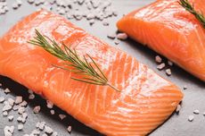 5 Manfaat Makan Salmon untuk Kesehatan Otak hingga Jantung