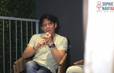 Ariel NOAH hadir dalam YouTube Sophie Navita TV. 