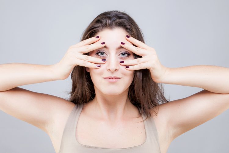 Yoga wajah bisa membantu mengencangkan kulit.