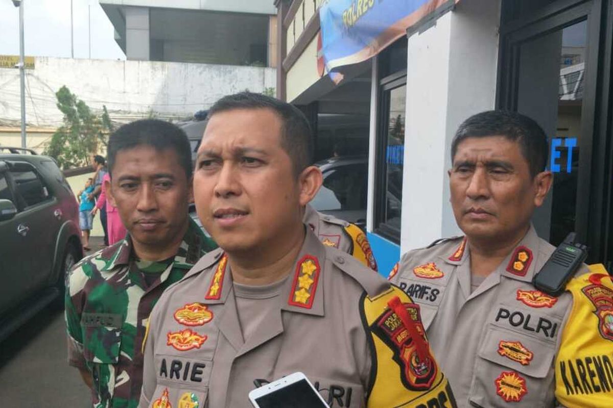 Kapolres Metro Jakarta Timur Kombes Arie Ardian kepada awak media di Mapolres Metro Jakarta Timur, Selasa (31/12/2019).