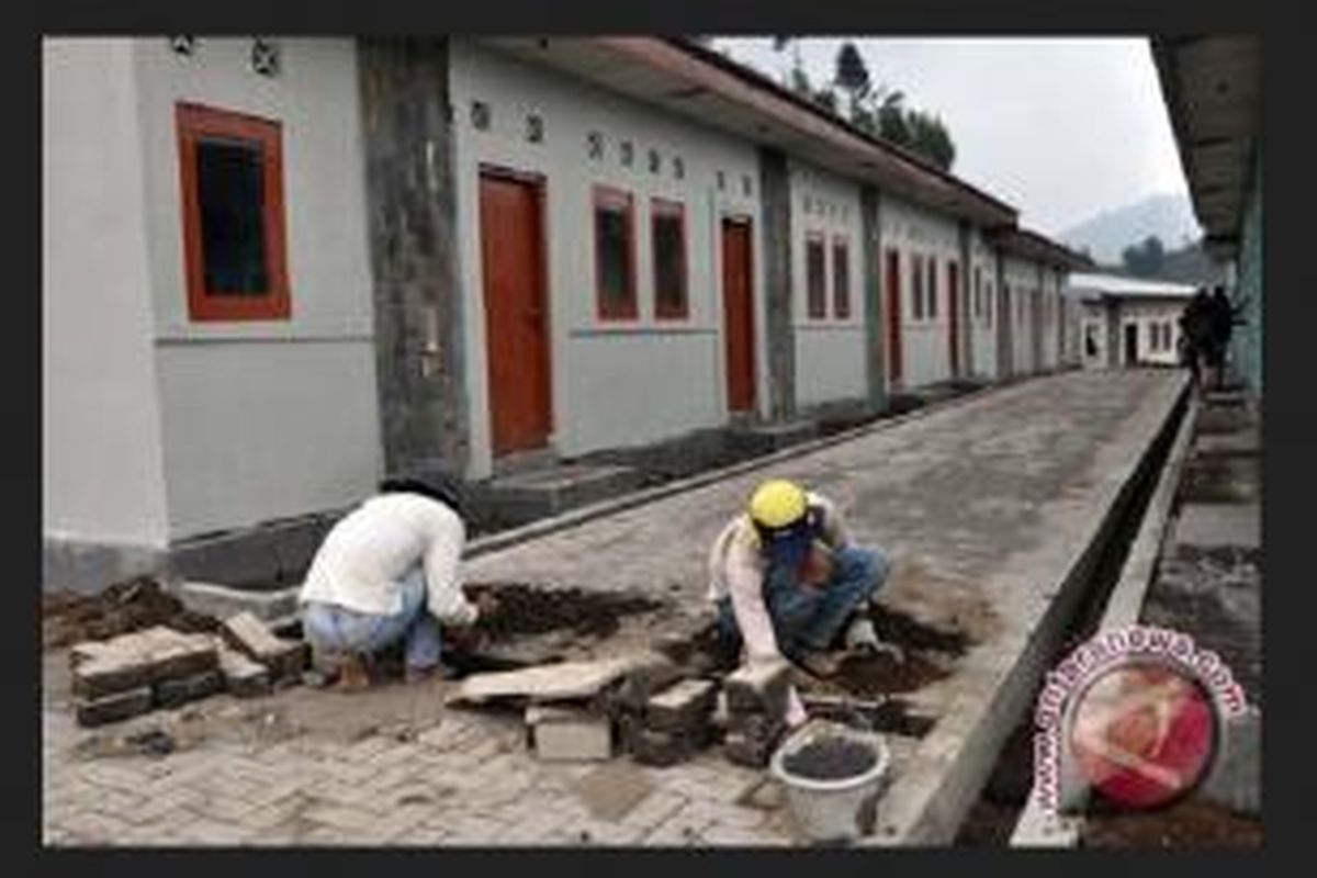 Selain bagian dari program 'BUMN Hadir untuk Negeri', acara bedah 45 rumah veteran TNI di Jambi tersebut dilaksanakan sebagai rangkaian acara peringatan HUT Proklamasi RI ke-70, Senin (17/8/2015).
