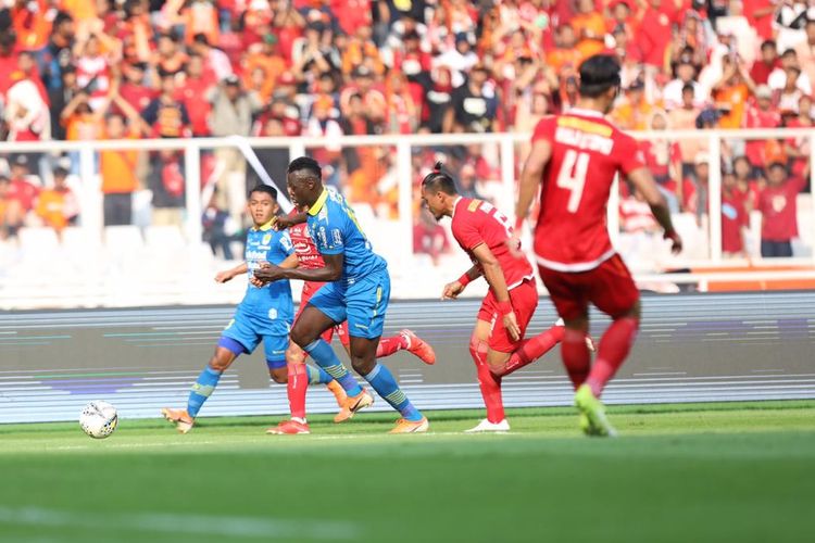 Laga Persija Jakarta vs Persib Bandung di Stadion Utama Gelora Bung Karno, 10 Juli 2019. a