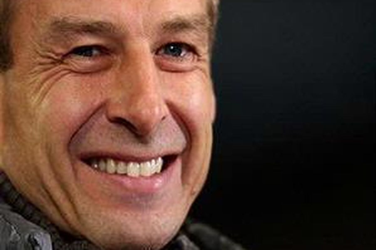 Pelatih Bayern Muenchen, Juergen Klinsmann, tertantang menyingkirkan Barcelona.