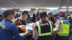16 Pemudik Pingsan Imbas Antrean Panjang di Pelabuhan Gilimanuk Bali