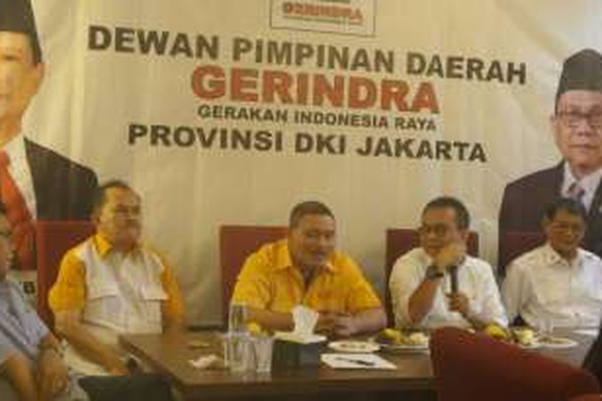 Ketua DPD Partai Hanura DKI Jakarta Mohamad Sangaji dan kader lainnya menemui Ketua DPD Partai Gerindra DKI Mohamad Taufik di Kantor Partai Gerindra DKI, Jalan Pecenongan, Rabu (10/7/2016). 