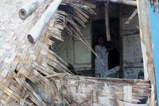 Satu Keluarga di Cianjur Tinggal di Rumah yang Nyaris Ambruk
