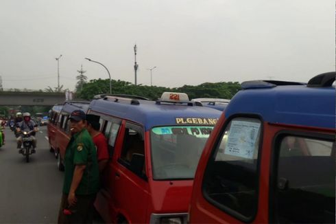 Sopir Angkot Mogok dan Protes Transjakarta Pulogadung-Pondok Gede 