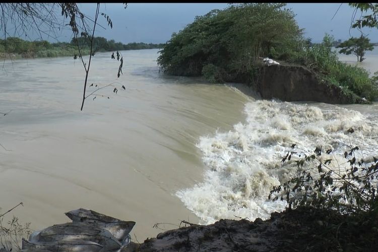 Penampakan tanggul Sungai Wulan yang jebol di Desa Ketanjung, Kecamatan Karanganyar, Kabupaten Demak, Kamis (8/2/2024). (dok. warga setempat))