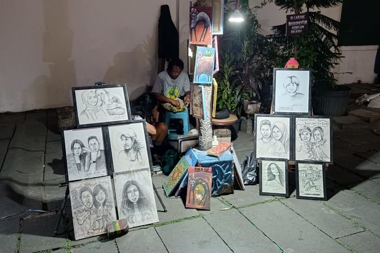 Seniman lukis wajah di Kota Tua, jakarta