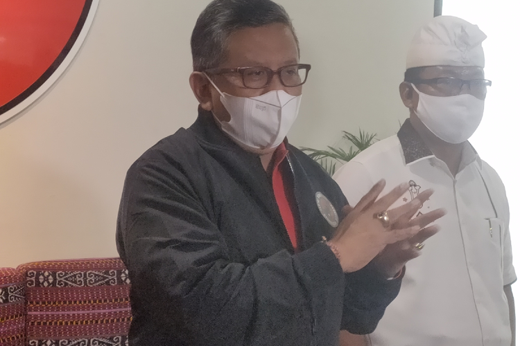 Sekretaris Jenderal DPP PDI-P Hasto Kristiyanto ditemui di Sekolah Partai PDI Perjuangan, Jakarta, Senin (17/1/2022).