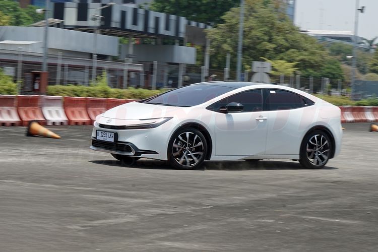 Test drive Toyota Prius PHEV