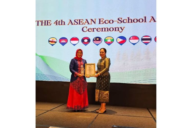 SMPN 2 Cilegon mendapatkan penghargaan ASEAN Eco-School 2023. 