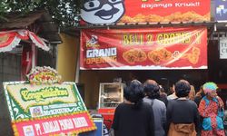 Ajak Masyarakat Berwirausaha, Mr Kriuk Fried Chicken Bagikan 100 Gerobak Gratis