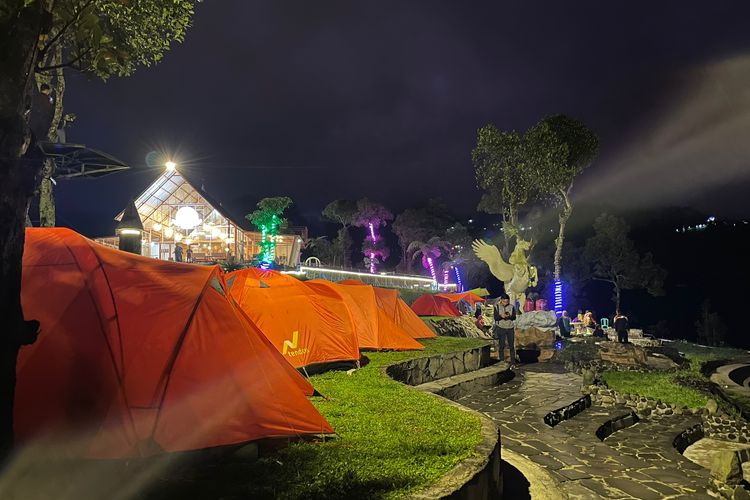 Suasana camping di Negeri Khayangan, Magelang.