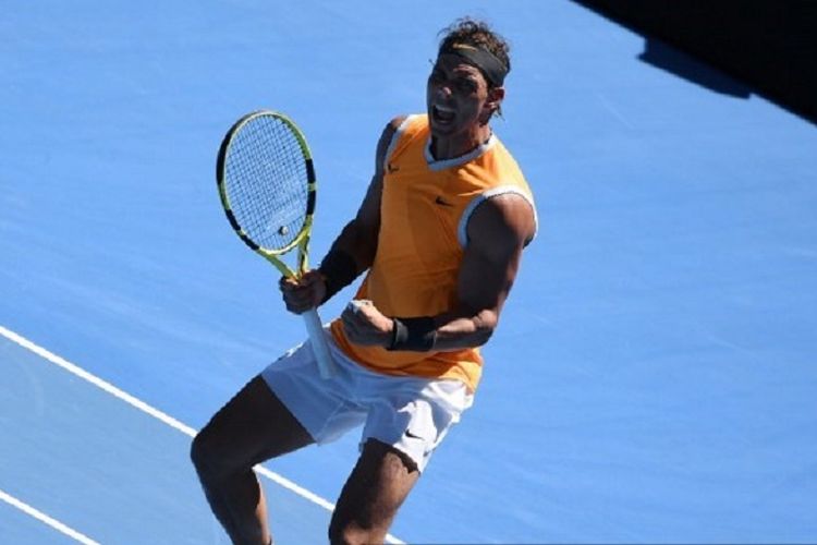 Rafael Nadal merayakan kemenangan atas petenis Australia, James Duckworth, pada babak pertama Australian Open 2019, Senin 14 Januari 2019.