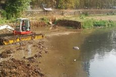 Kedalaman Tinggal 1 Meter, Sungai Krukut di Petogogan Dikeruk