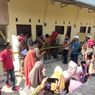 Diduga Jadi Tempat Prostitusi, Kos-kosan Per Jam di Indramayu Disegel Usai Digerebek Puluhan Ibu-ibu