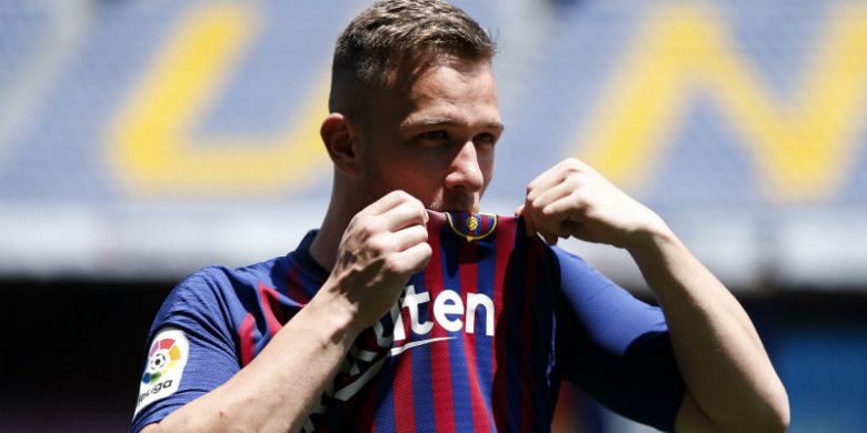 Arthur Melo saat diperkenalkan sebagai pemain baru Barcelona