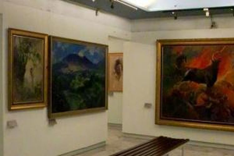 Ruang pameran lukisan di Museum Basoeki Abdullah, Jalan Keuangan Raya, Cilandak, Jakarta Selatan.
 