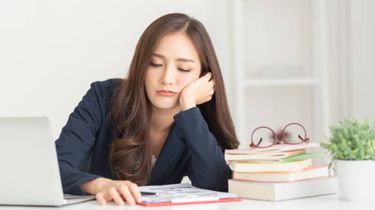 Mengapa Tubuh Terasa Lemas Saat Puasa? Ini Penjelasan Medisnya