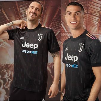 Jersey tandang Juventus