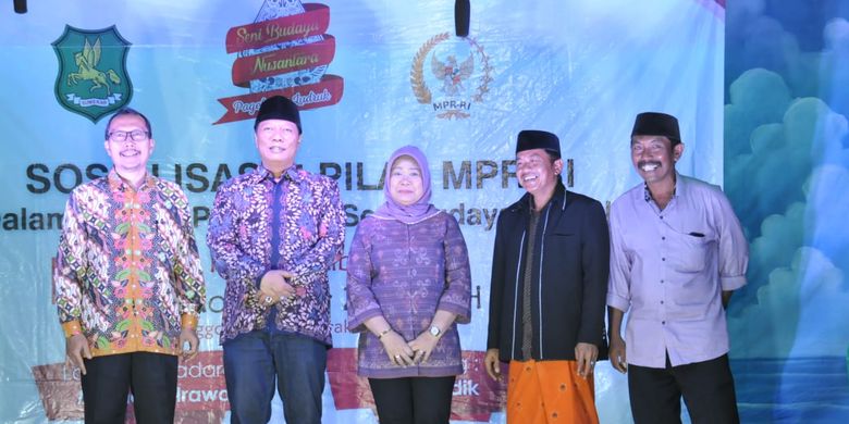 MPR RI mengadakan pertunjukan Ludruk dengan lakon ?Legenda Sumenep? untuk menyosialisasikan Empat Pilar MPR di Desa Juluk, Kecamatan Saronggi, Kabupaten Sumenep, Jawa Timur, Sabtu (20/7/2019). 