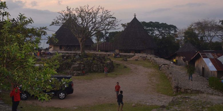 Kampung adat Mbaru Gendang Ruteng Puu di Kecamatan Langke Ruteng, Kabupaten Manggarai, Flores, Nusa Tenggara Timur salah satu kampung tertua di wilayah Flores Barat.