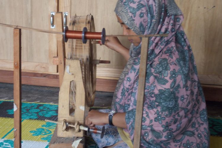 Dari Bengkel Tenun ke Meksiko, Perjuangan Nanda dan Iswandi Menjaga Songket Minang