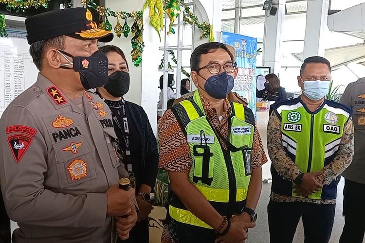 Kepala Otoritas Bandara (Otban) Wilayah II Medan, Agustono mengatakan, pada kedatangan perdana ini pihaknya sudah berkoordinasi dengan pihak terkait lainnya salah satunya Badan Perlindungan Pekerja Migran Indonesia. Jika para penumpang ketika di-swab positif, maka akan langsung ditangani Satgas Covid-19 yang nantinya dilarikan ke rumah sakit atau karantina.