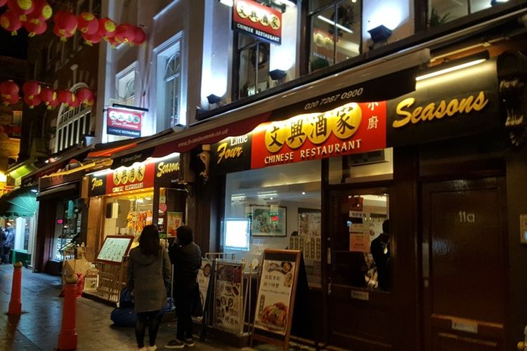 Four Seasons, restoran Chinese food yang tersohor dengan kelezatan bebek pekingnya di London, Inggris. Walau restorannya kerap penuh dan tempatnya sempit, namun para turis, terutama yang berasal dari Asia, selalu menyempatkan diri datang ke sini untuk membuktikan cerita mengenai kelezatan bebek pekingnya.