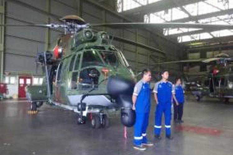 Helikopter EC 725 Cougar buatan PT Dirgantara Indonesia. 