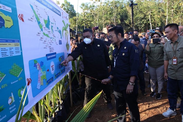 Menteri Pertanian (Mentan) Syahrul Yasin Limpo kunjungi lokasi penanaman kelapa genjah