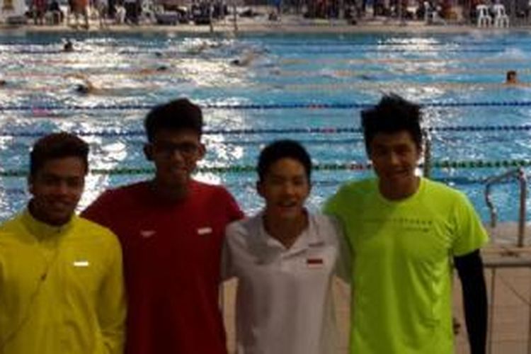 Para atlet renang pelatnas Asian games 2014 yang mengikuti SNAG 2014 di kolam renang Singapore Sports School, Singapura. dari kiri: Gde Siman Sudartawa, Triady Fauzi Sidiq, Ricky Anggawijaya dan Glenn Victor.