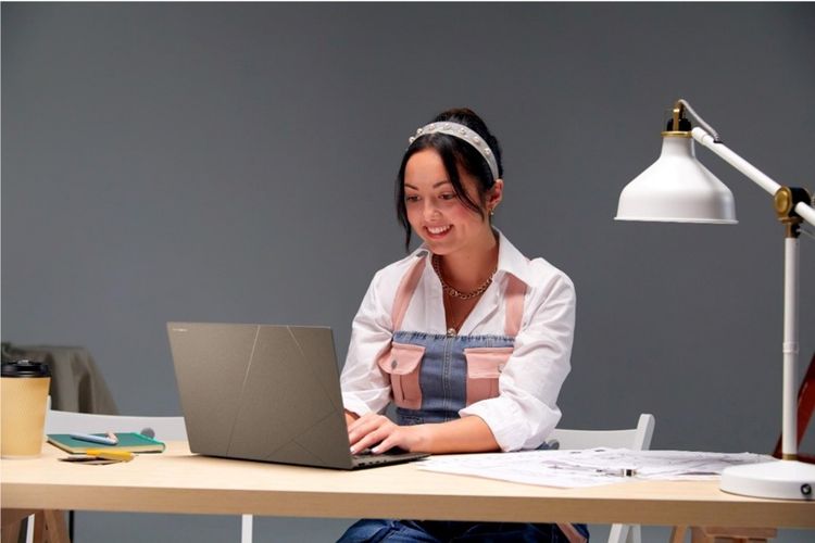 ASUS Zenbook S 14 UX5406 jadi pilihan sempurna bagi yang mengutamakan produktivitas maksimal. 