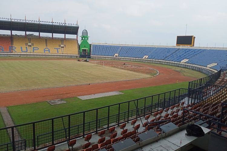 Stadion Si Jalak Harupat (SJH) yang berada di Kecamatan Kutawaringin, Kabupaten Bandung, Jawa Barat telah memasuki tahap renovasi guna di pergunakan untuk perhelatan Piala Dunia U 20 pada Mei hingga Juni mendatang.