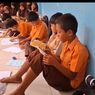 Kecewa Tak Lolos PPPK, Penjaga Sekolah Gembok Kelas, 140 Siswa SD Belajar di Teras