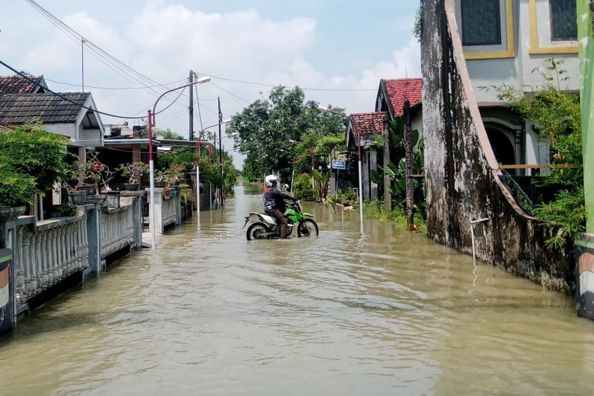 Kondisi banjir yang menggenangi wilayah Desa Wotansari di Kecamatan Balongpanggang, Gresik, Jawa Timur, Rabu (19/11/2025).