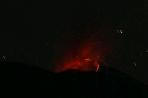 Gunung Ile Lewotolok Lembata Kembali Meletus, Asap Membubung 700 Meter