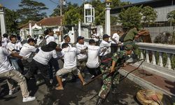 Kolaborasi Kadin dan SRC Bersihkan Kampung Batik Laweyan Bersama 500 Relawan