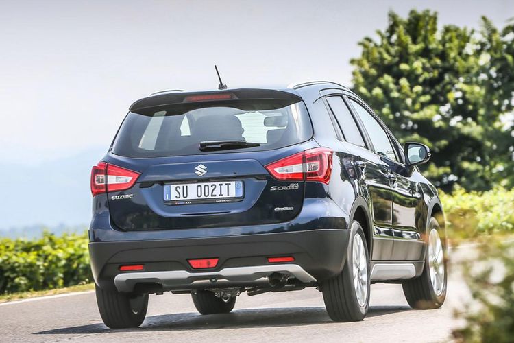 Bagian belakang Suzuki S-Cross facelift.